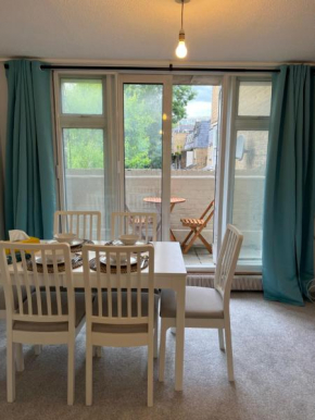 Lovely Entire Flat with Private Balcony in Euston-Central London